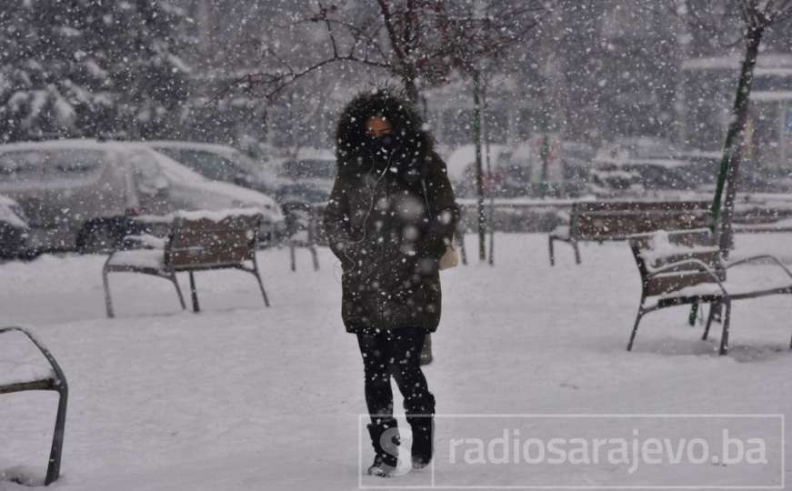 Sarajevo jutros osvanulo pod snijegom: Evo do kada će padati
