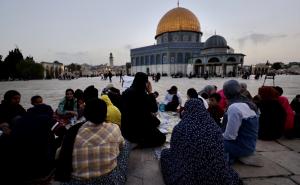 Ramazan u Palestini: Vjernici na Iftaru u haremu Al-Akse