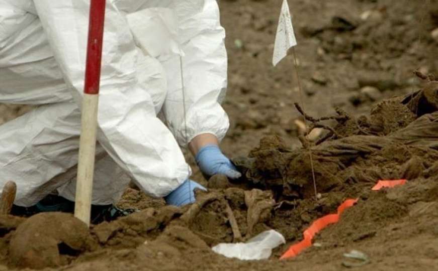 Ekshumacija u Loparama: Pronađeni skeletni ostaci najmanje jedne osobe