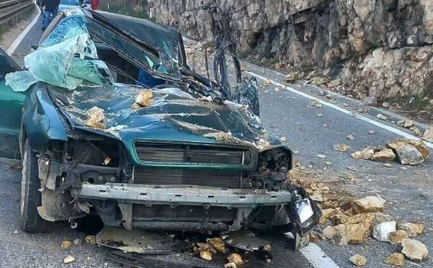 Nesreća u BiH: Stijena se obrušila i pala na automobil, ima povrijeđenih