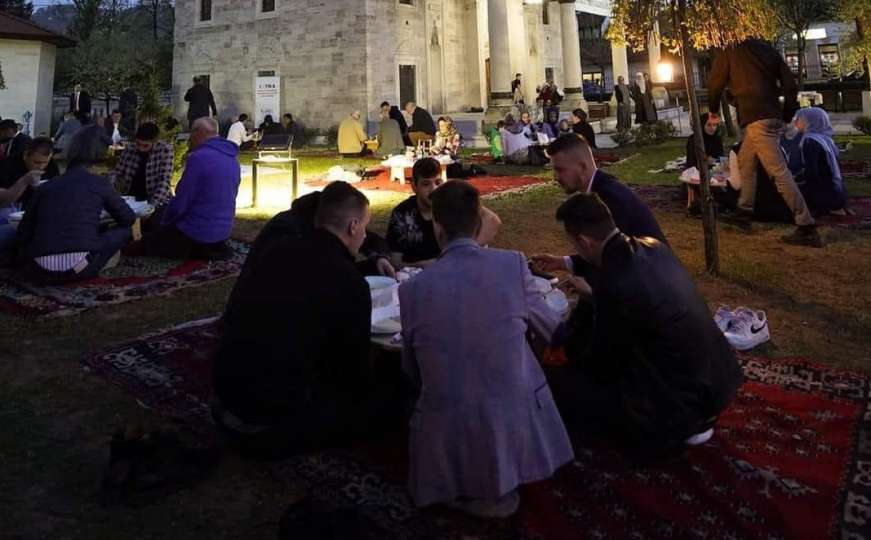 Kako izgleda iftar u banjalučkoj Ferhadiji: "Volim Bosnu"