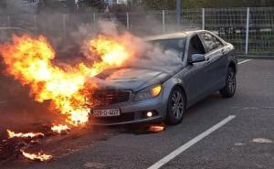 Požar kod Panonskog jezera: Planuo Mercedes na parkingu 