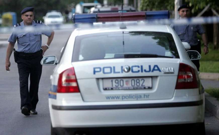 Policijska akcija u Splitu: Djevojka kokain krila u grudnjaku