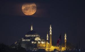Spektakularne fotografije punog mjeseca iznad džamije Sulejmanija