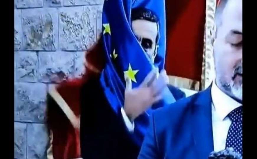 Ćazim je novi hit na internetu: "Napala" ga zastava EU