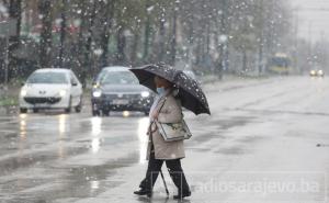 Pogledajte kakva je situacija jutros u Sarajevu: Snijeg iznenadio građane