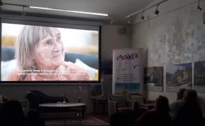 Prikazan dokumentarac o Čehinji koja je 90-ih primala izbjeglice iz BiH