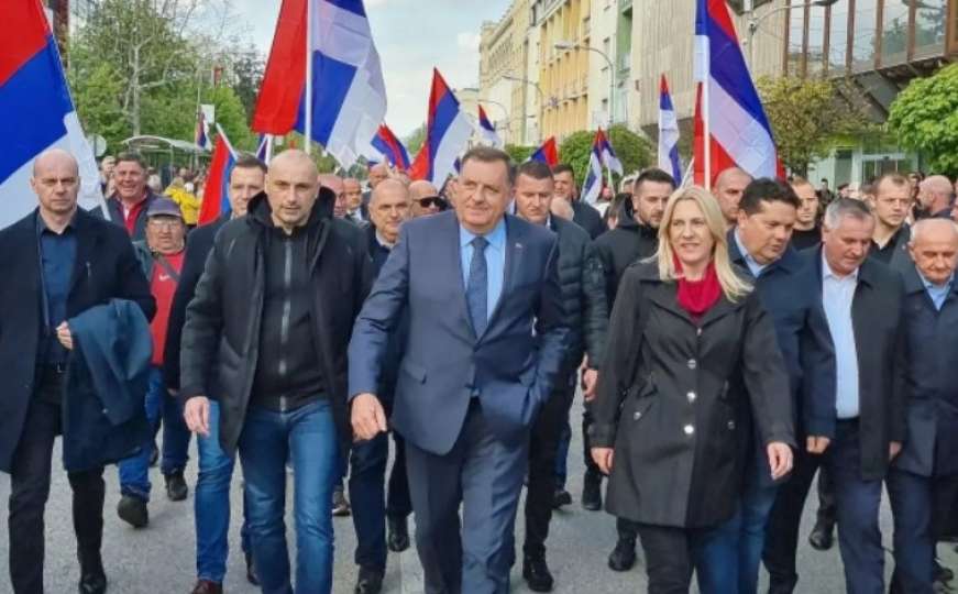 Pored Dodika, i Cvijanović u zanosu 'pustila glas' na skupu u Banjoj Luci 