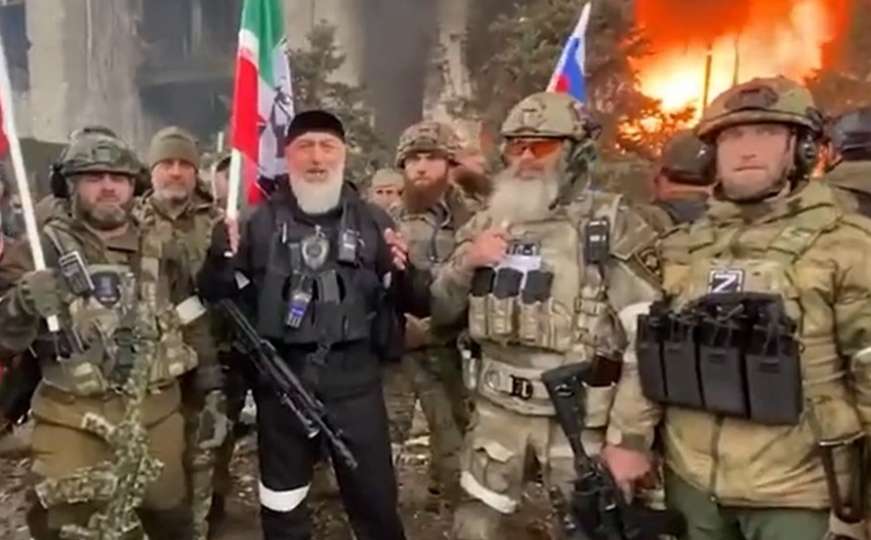 Čečeni slave pad Mariupolja: Kadirov objavio snimku kod zapaljene zgrade