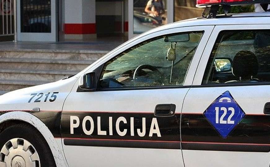 Slučaj u BiH: Djevojka vozila Mercedes pun droge, muškarac se drogirao 