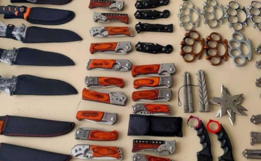 Policija iz trgovina oduzela noževe, boksere i palice 