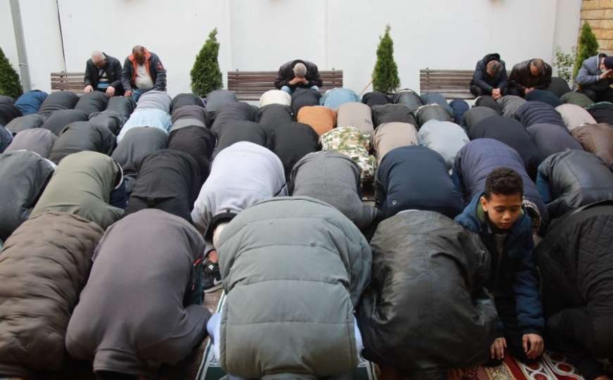 Bajram u Beogradu: Vjernici ispunili Bajrakli džamiju 