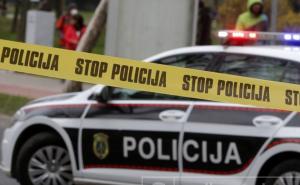 Udes u Sarajevu: Automobilom udario u tramvajsko stajalište 