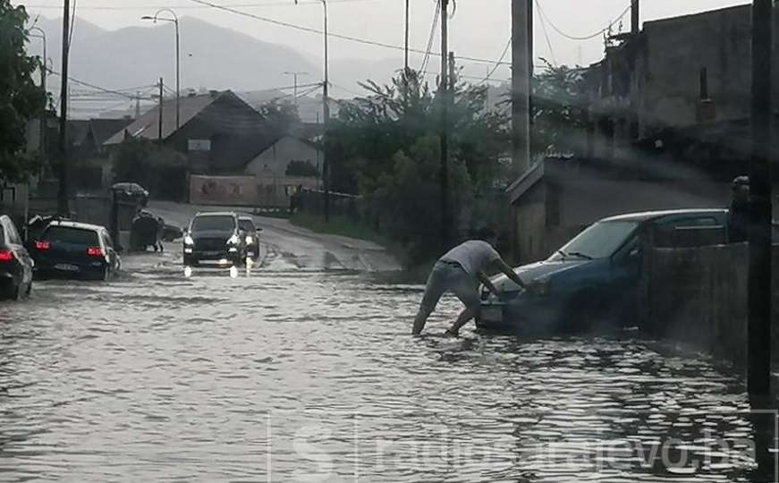 Jako nevrijeme pogodilo dijelove Sarajeva, pojedine ceste pod vodom