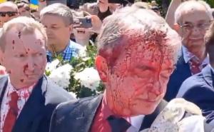 Incident u Varšavi: Ruski ambasador poliven crvenom bojom