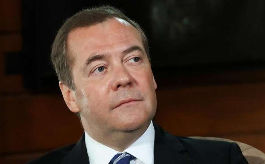Medvedev prijeti nuklearnim ratom
