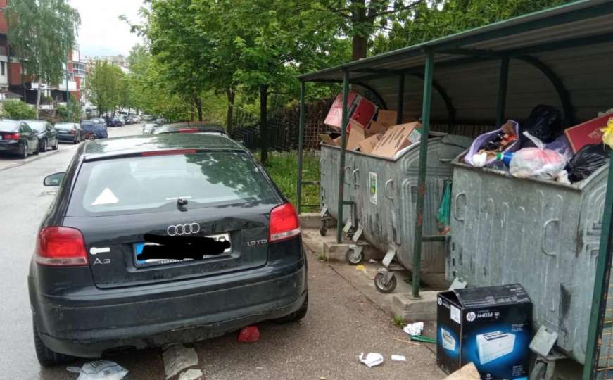 Zbog parking papka u centru Sarajeva komunalci ne mogu odnijeti smeće