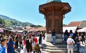 Prelijep majski dan u Sarajevu, Baščaršija krcata turistima