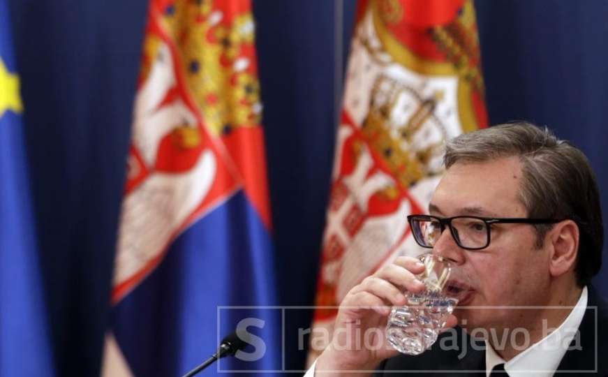 Avanturistički Vučić: Ako se to dogodi obećavam da ću u odijelu skočiti u bazen