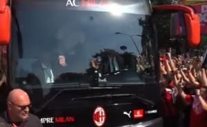 Zlatan Ibrahimović se opustio i polomio staklo u autobusu