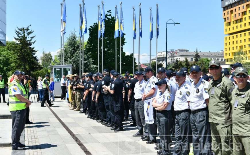 Protest državnih policajaca: 'Tražimo da uposlenik može kupiti deset litara ulja'