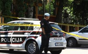 Teška nesreća na Dobrinji: Vozilo udarilo dvije osobe 