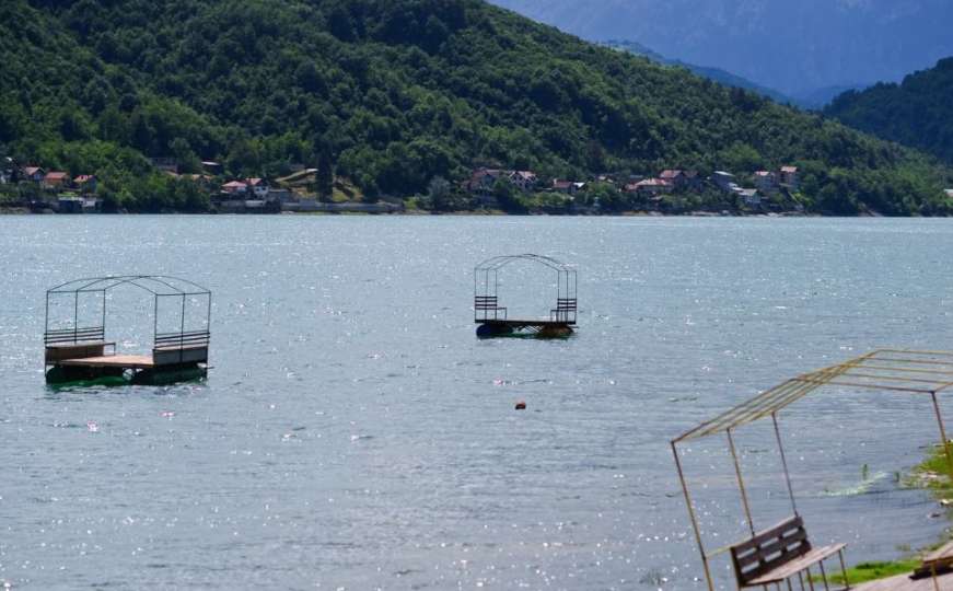 Muškarac preminuo na Jablaničkom jezeru 