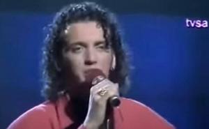 Nema šanse da ga prepoznate: Ko je pjevač sa slike čije hitove pjevamo i dan danas