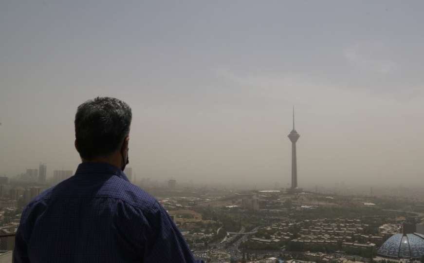 U Teheranu zatvorene sve škole zbog zagađenja zraka 