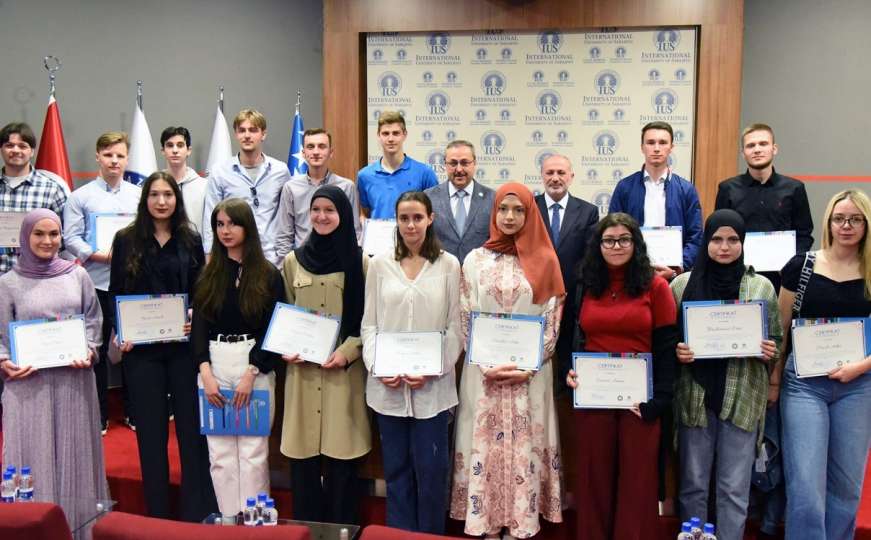 IUS nagrađuje najuspješnije: Dodijeljene pune stipendije budućim studentima