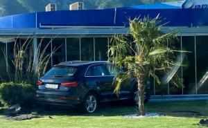 Udes u BiH: Audi udario u kafić benzinske pumpe