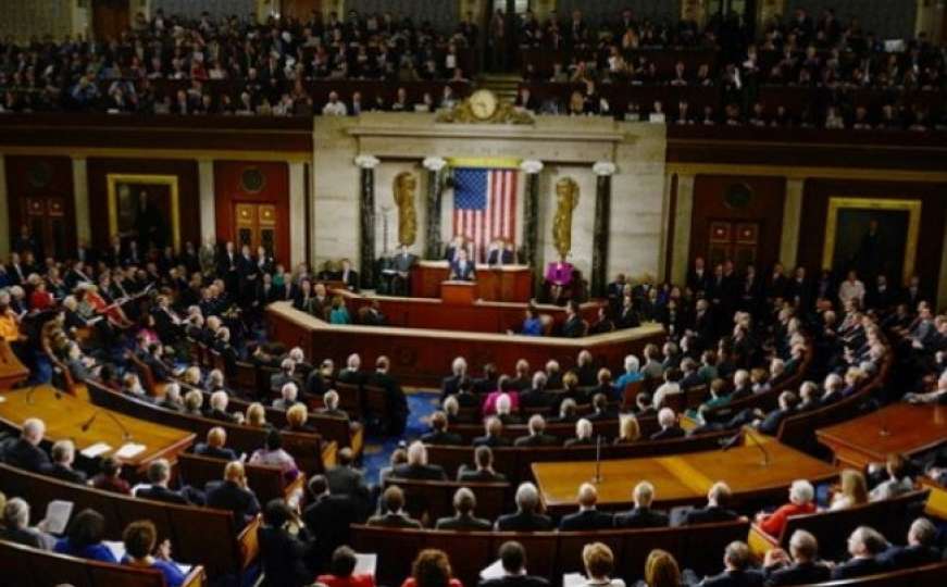 Senat SAD odobrio 40 milijardi dolara za pomoć Ukrajini