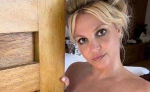 Britney Spears ponovo kao od majke rođena, fanovi primijetili jedan detalj