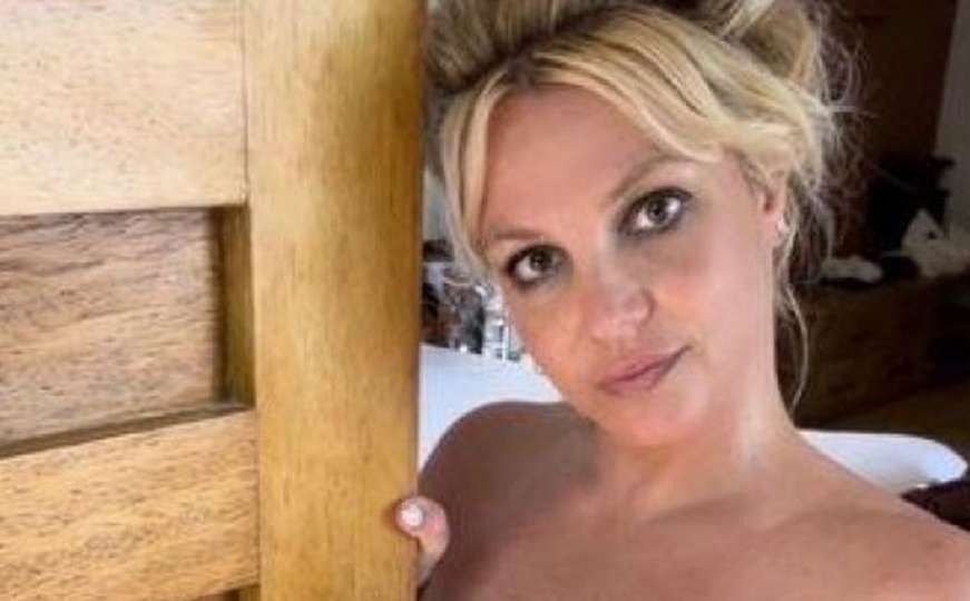 Britney Spears ponovo kao od majke rođena, fanovi primijetili jedan detalj