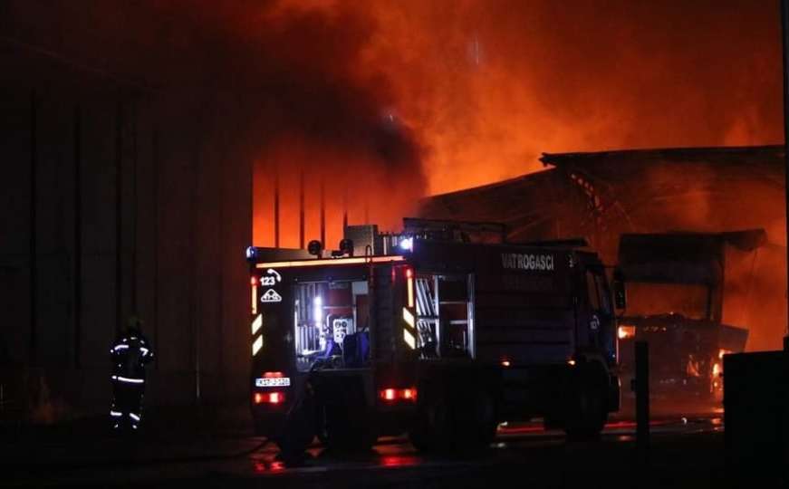 Planula vikendica na Vlašiću, vatra prijetila i šumi 