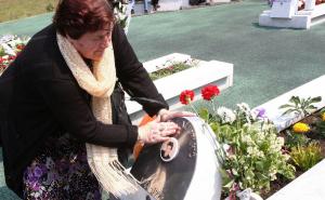 25. maj bez majke Nure: Ko će danas obići mezar Admira Alispahića ubijenog na Kapiji