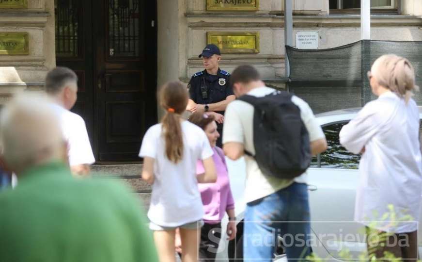 UŽIVO: Serija dojavljenih bombi u institucijama u Sarajevu - škole, Vlada...