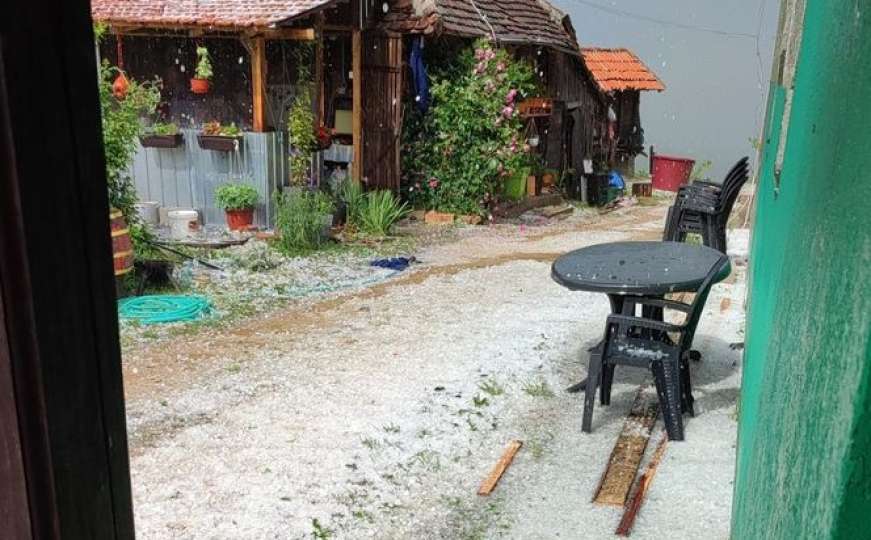 Grad veličine oraha "tukao" 40 minuta u Srbiji 