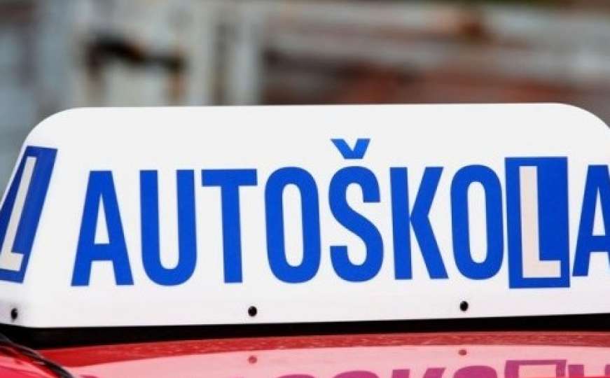 Nesreća u Sarajevu: Vozilo autoškole izazvalo sudar