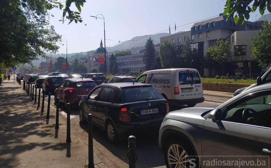 Vozači oprez: Velika kolona vozila u strogom centru Sarajeva