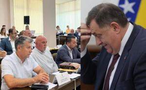 Dodik zbog "izuzetnog zalaganja" dobio plaketu grada Doboja i 5.000 KM