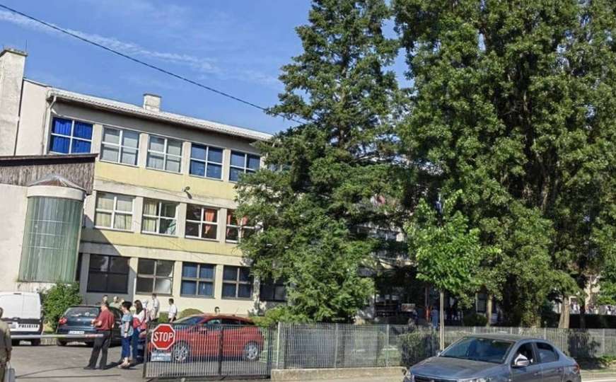 Nova dojava o bombi u BiH: Evakuisana zgrada u kojoj su tri srednje škole