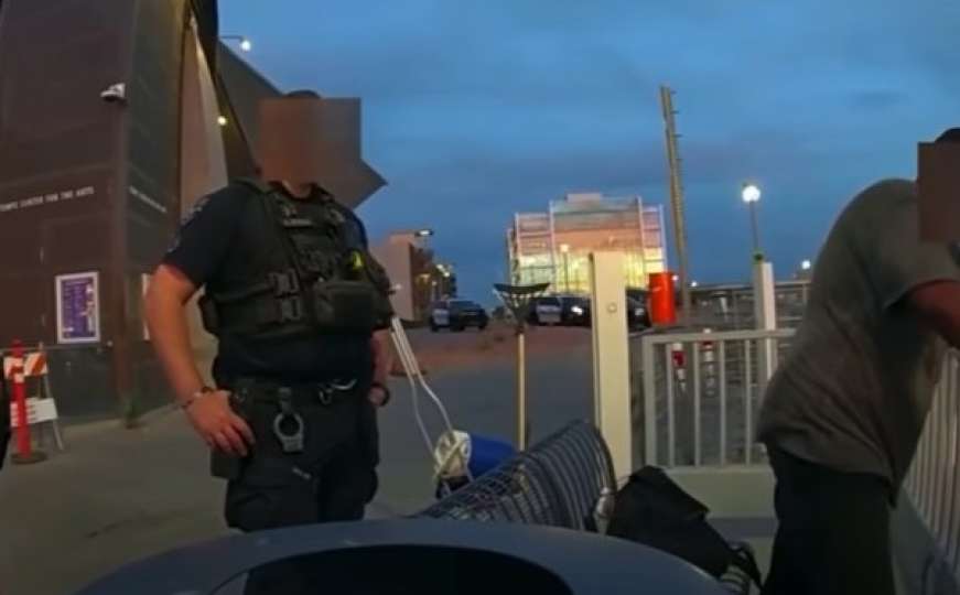 Skandalozna snimka: Policajci mirno gledali kako se muškarac utapa