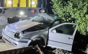 Stravičan sudar u Srbiji: Voz gurao automobil 200 metara, poginula žena 