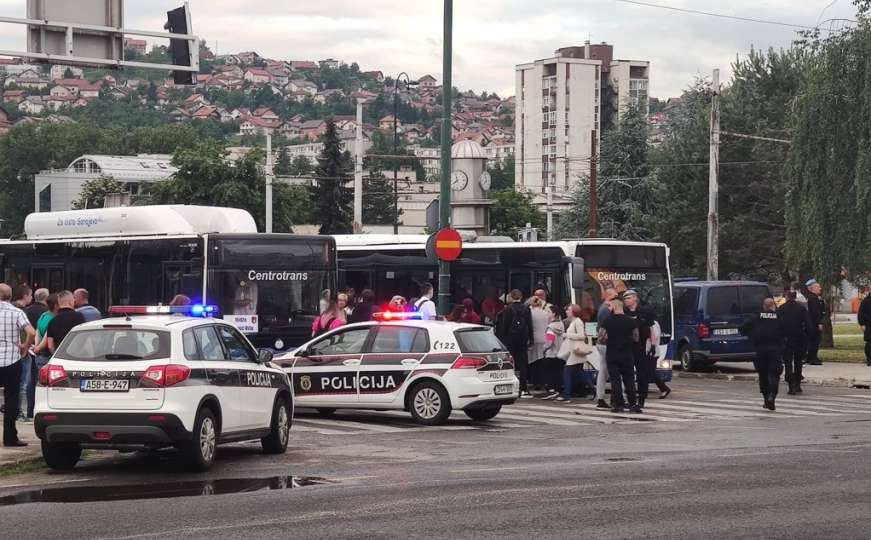Drama na Čengić Vili: Napadnut vozač autobusa, policija 'okupirala' mjesto