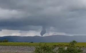 Jako nevrijeme zahvatilo Dalmaciju: Temperatura pala na 12 stepeni, pojavio se i tornado