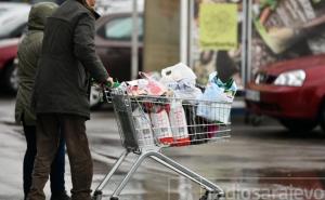 U dijelu BiH dijeli se po 25 kilograma brašna i 2 litre ulja