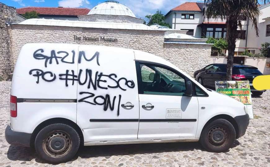 Dostavnim vozilom ušao u UNESCO zonu, građani mu sprejem ostavili poruku