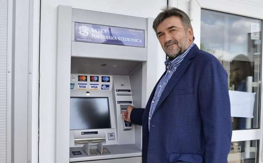Dobrodošli na Balkan: Predsjednik opštine svečano otvorio bankomat