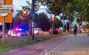 Nesreća u Sarajevu: Terenac završio na travi, ima povrijeđenih